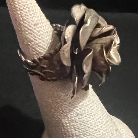 Metal handmade flower ring. Adjustable. Gorgeous. - Picture 4 of 7